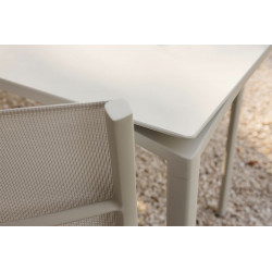 Nahaufnahme der Kante des Tisch Calvi in 195cm x 95cm von Fermob