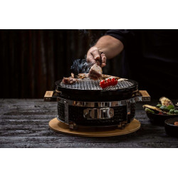 Grillen auf dem Tischgrill Shichirin aus Keramik