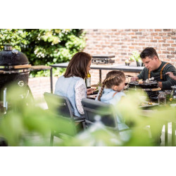 Gemeinsames Grillen am Tischgrill Shichirin aus Keramik