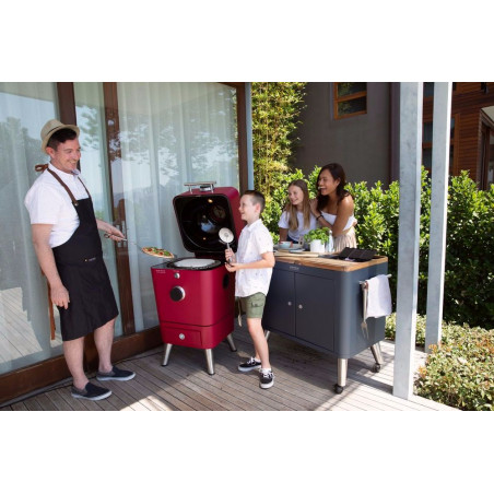 Outdoor Küche Everdure by Heston Blumenthal in der Frontansicht mit Pizza-Ofen