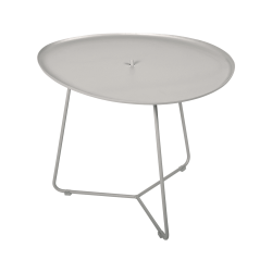 Niedriger Tisch mit abnehmbaren Tablett Cocotte von Fermob in Lehmgrau