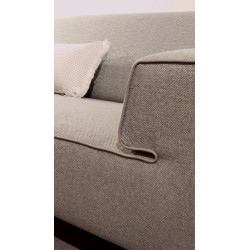 Nahaufnahme der Keder des Sofa Edit von Pode bei uns in der Ausstellung