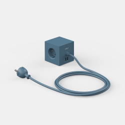 Praktische Steckdose Square 1 von Avolt in Ocean Blue