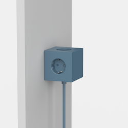 Praktische Steckdose Square 1 von Avolt in Ocean Blue