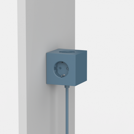 Praktische Steckdose Square 1 von Avolt in Ocean Blue