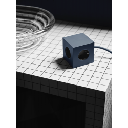 Praktische Steckdose Square 1 von Avolt in Ocean Blue