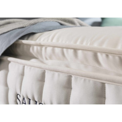 Detailaufnahme des Toppers der Matratze Sallisbury im Boxspringbett von Sleepeeze
