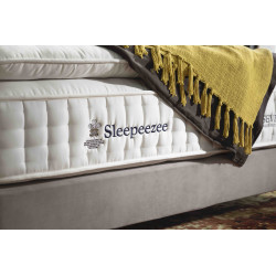 seitliche Aufnahme der Matratze Sevenoaks im Boxspringbett von Sleepeeze