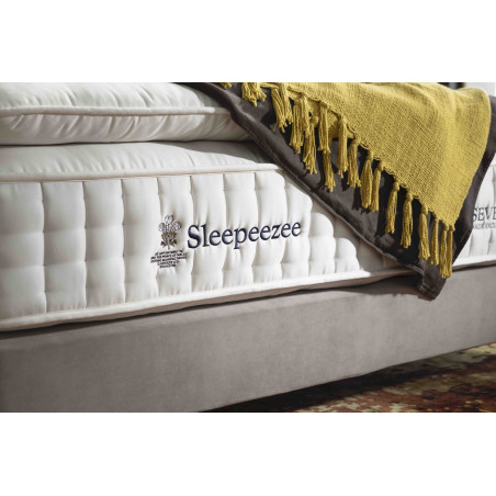 seitliche Aufnahme der Matratze Sevenoaks im Boxspringbett von Sleepeeze