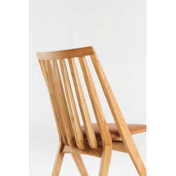 Rückansicht des Holzstuhl Korona von Insan / Artisan aus massiver Eiche mit Lederbezug