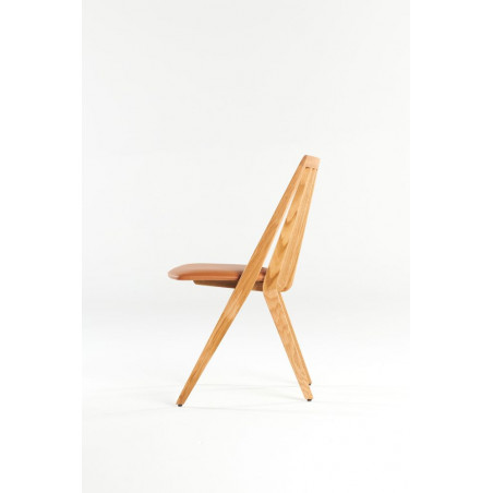 Profilansicht des Holzstuhl Korona von Insan / Artisan aus massiver Eiche mit Lederbezug