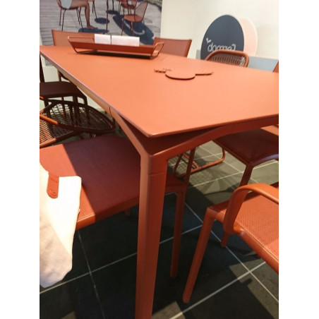 Tisch Calvi in 195cm x 95cm von Fermob in Ocker im Außenbereich