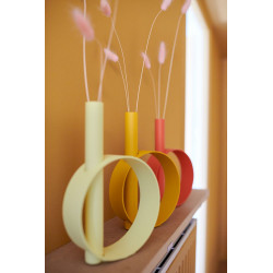 kleine Vase Ios von Fermob in Farbe Zitronensorbet, Honig, Capuzine im Regal