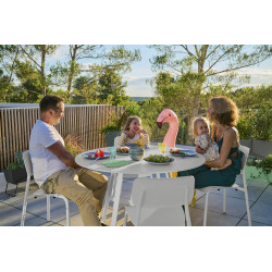 Esstisch So`o von Fermob in Farbe weiß mit familie