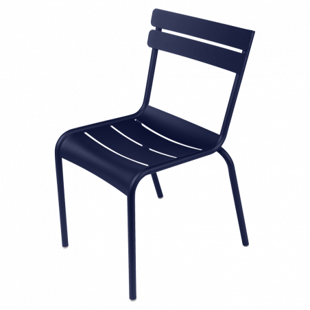 Stapelbarer Stuhl Luxembourg aus Aluminium von Fermob in Abyssblau