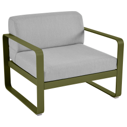 Sessel Bellevie von Fermob mit Stoff in Flannelgrau und Gestell in Pesto