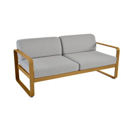 Sofa Bellevie mit abnehmbarem Polster aus mittelgrauem Stoff von Fermob und Gestell in Lebkuchen