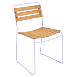 Teak Metallstuhl Surprising von Fermob mit Gestell aus Metall in Marshmallow