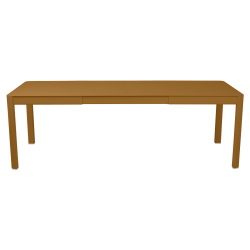 Ausziehbarer Tisch Ribambelle von Fermob von 149cm auf 234cm erweiterbar in Lebkuchen