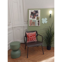 Tiefer Sessel Studie wohndesign Berlin mit Kissen