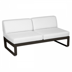 Outdoorsofa Bellevie von Fermob mit Bezug in Grauweiß und Gestell in tonka