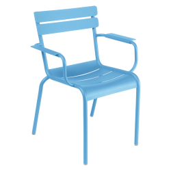 Stapelbarer Stuhl mit Armlehne Luxembourg aus Aluminium von Fermob in Maya Blau Seite