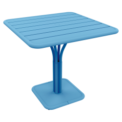 Wetterfester Luxembourg mit Mittelfuß aus Aluminium von Fermob in maya blau