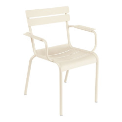Stapelbarer Stuhl mit Armlehne Luxembourg aus Aluminium von Fermob in Latte-Beige