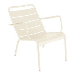 Wetterfester tiefer Sessel Luxembourg aus Aluminium von Fermob in Latte-beige