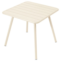 Wetterfester Tisch Luxembourg aus Aluminium von Fermob in Latte-Beige