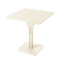 Wetterfester Luxembourg mit Mittelfuß aus Aluminium von Fermob in Latte-Beige