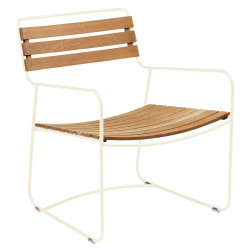 Metall Sessel Surprising mit Holzlattung aus Teak von Fermob und Gestell in Latte Beige