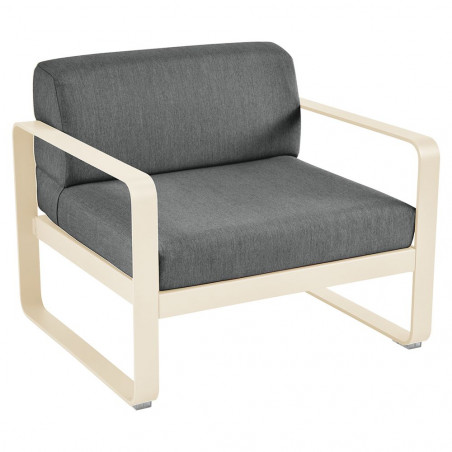 essel Bellevie von Fermob mit Stoff in Graphitgrau und Gestell in Latte Beige