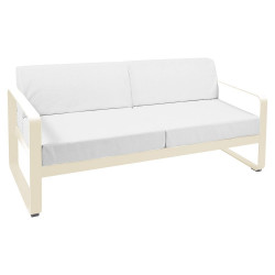 Sofa Bellevie von Fermob mit Stoff in Weißgrau und Gestell in Latte Beige