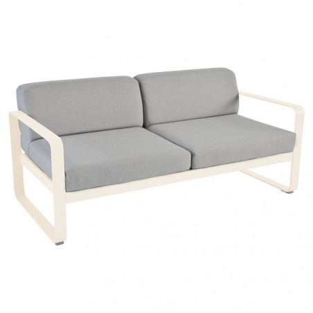 Sofa Bellevie mit abnehmbarem Polster aus mittelgrauem Stoff von Fermob und Gestell in Latte Beige