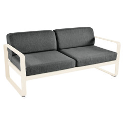 Sofa Bellevie von Fermob mit Stoff in Graphitgrau und Gestell in Latte Beige