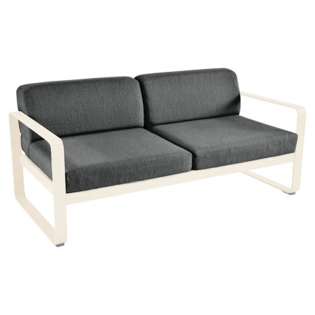 Sofa Bellevie von Fermob mit Stoff in Graphitgrau und Gestell in Latte Beige