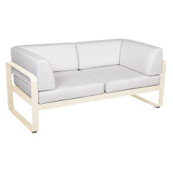 Wetterfestes Sofa Bellevie von Fermob mit Bezug in Weißgrau und Gestell in Latte Beige