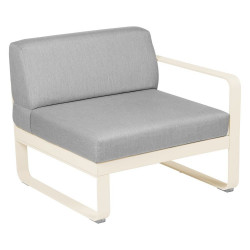 Sessel Bellevie von Fermob mit einer Armlehne und Stoff in Flanellgrau mit Gestell in Latte Beige