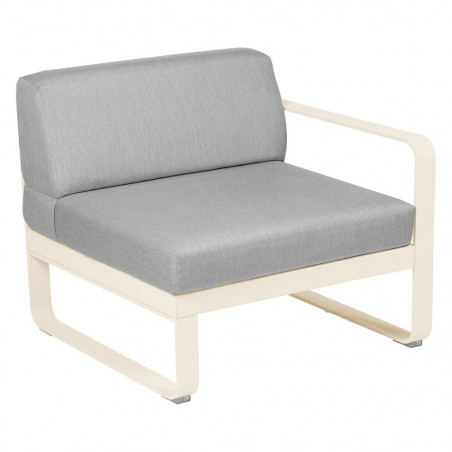 Sessel Bellevie von Fermob mit einer Armlehne und Stoff in Flanellgrau mit Gestell in Latte Beige