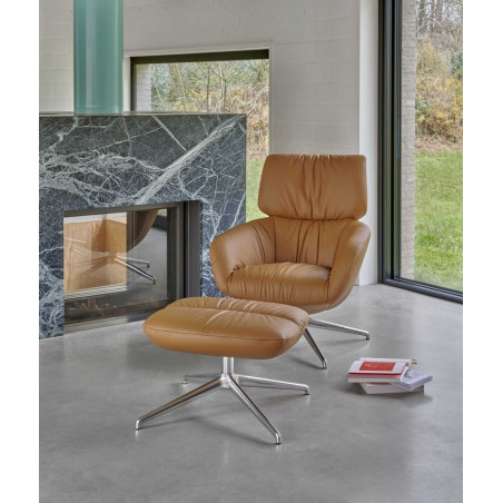 Lodey Sessel Leolux Sessel in Leder mit Hocker vor Fenster