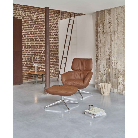 Lodey Sessel Leolux Sessel in Leder mit Hocker im Raum