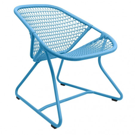 Leichter Sessel Sixties mit wetterfestem Geflecht von Fermob